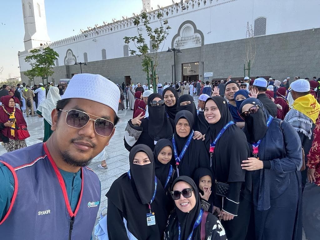 Umrah with family photograph 2