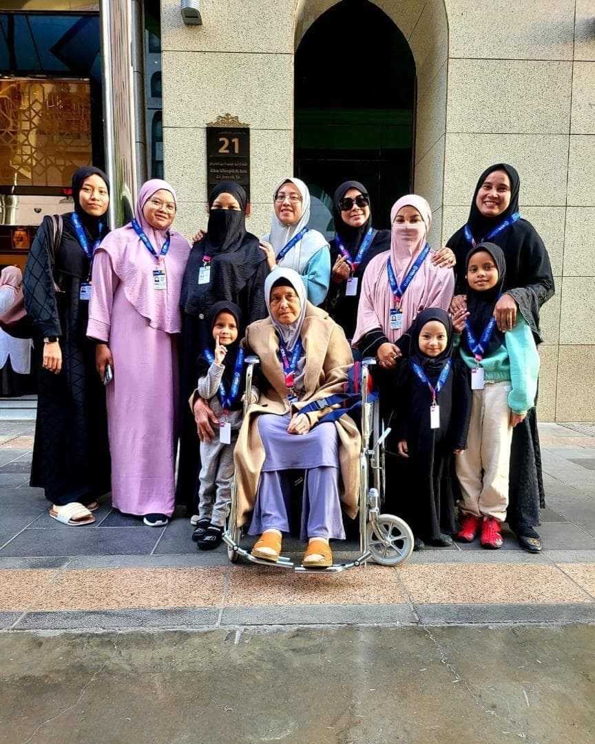 Umrah with family photograph 3